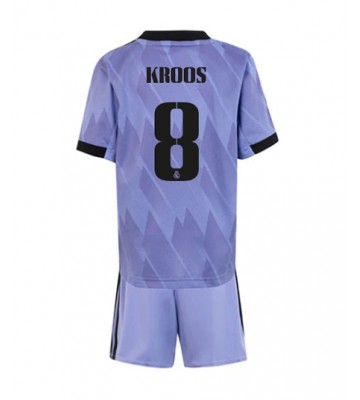 Real Madrid Toni Kroos #8 Bortedraktsett Barn 2022-23 Kortermet (+ Korte bukser)